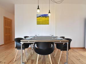 Maisons de vacances Mansion in Cuzy with Shared Pool : photos des chambres