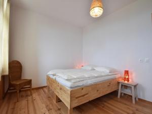 Maisons de vacances Mansion in Cuzy with Shared Pool : photos des chambres