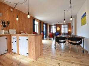 Maisons de vacances Mansion in Cuzy with Shared Pool : photos des chambres