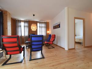 Maisons de vacances Mansion in Cuzy with Shared Pool : photos des chambres