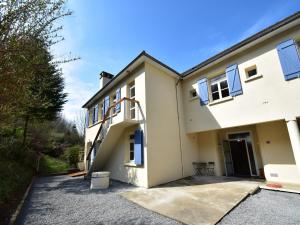 Maisons de vacances Mansion in Cuzy with Shared Pool : photos des chambres