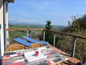 Maisons de vacances Mansion in Cuzy with Shared Pool : photos des chambres