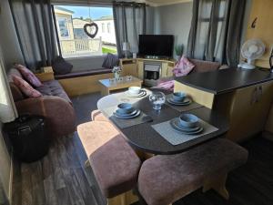 8 BERTH DG & Ch Palm Grove 149