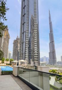 Sarora One - Japandi-Inspired 2-Bedroom Apartment in Act One, Downtown Dubai with Balcony & Burj Khalifa View