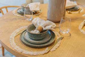 Sarora One - Japandi-Inspired 2-Bedroom Apartment in Act One, Downtown Dubai with Balcony & Burj Khalifa View