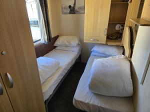 8 BERTH DG & Ch Palm Grove 149