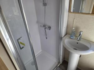 8 BERTH DG & Ch Palm Grove 149