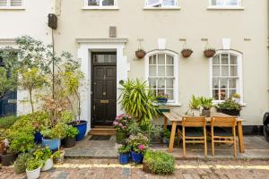 New! Charming 3BR House with Roof Terrace, Zone 1