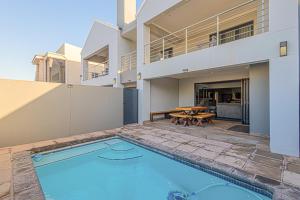 Daltons, Langebaan, 10-sleeper
