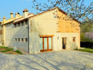 Modern Farmhouse in Pagnano Italy near Forest
