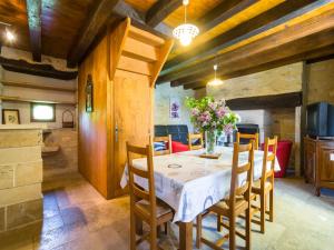 Maisons de vacances Holiday Home in Themines with Private Pool : photos des chambres