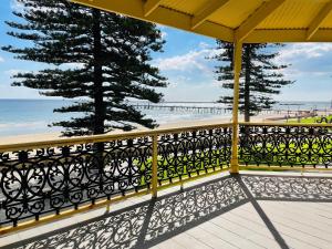 Seafield Tower Glenelg Apartment