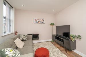 Birmingham Bliss: Modern 2-bedroom City Escape
