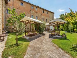 Rustic Holiday Home in Città di Castello with Swimming Pool