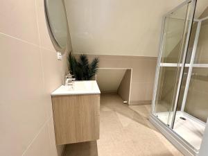 Cozy penthouse retreat with amazing views