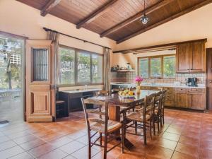 Villa in Crete with Private Pool & Views