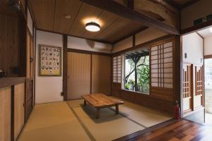 Ryukyu Traditional House Inn TaminatoInn 6guests with Japanese-style rooms田港邸 6名宿泊 和室あり - 3hvězdičkové hotely ve městě Nakijin
