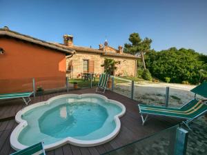 Flat on a farm with swimming pool and many activities