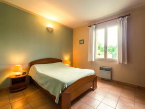 Maisons de vacances Noves Poolside Escape : photos des chambres