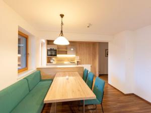 Lovely Apartment with Sauna, Ski Storage, Pool, Terrace