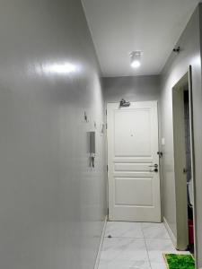 BS1016 Monarch Parksuites