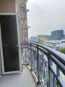 BS1016 Monarch Parksuites