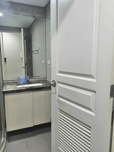 BS1016 Monarch Parksuites