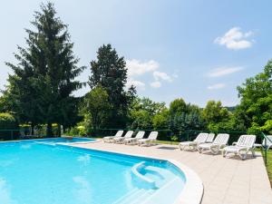 Modern Apartment in Salò with Swimming Pool