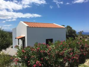 Cozy Villa with Pool and Parasol in Kirianna