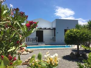 Cozy Villa with Pool and Parasol in Kirianna