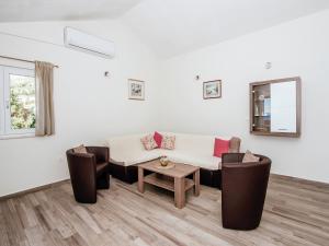 Modern Apartment in Starigrad Paklenica with Barbecue 