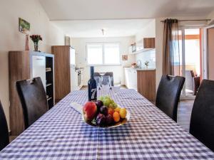 Modern Apartment in Starigrad Paklenica with Barbecue