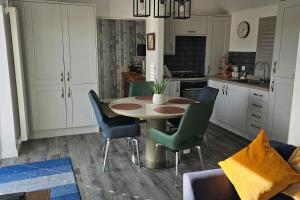 2 Bed Cottage-Sleeps 4-Harbour & Sea View