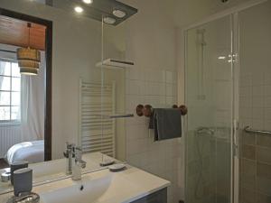Villas Elegant Mansion in Provence : photos des chambres