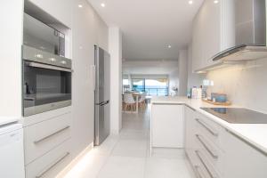 1001 Bermudas - Seaviews & beach access - Modern 3BR Umhlanga