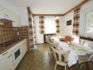 Cozy Apartment in Aschau im Zillertal near Ski Lift