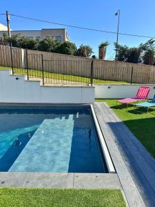 Charmandene - Luxury 5 Bed with Pool and Gated Parking