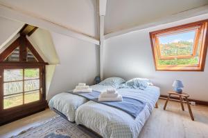 Au Cèdre Bleu - Longère avec Grand Jardin