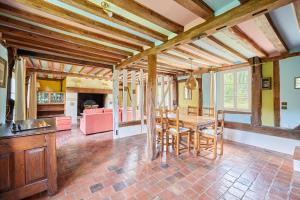 Au Cèdre Bleu - Longère avec Grand Jardin