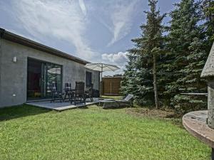 Ground-floor apartment with terrace and large garden with lounge area and grill - 4hvězdičkové hotely ve městě Mönkebude