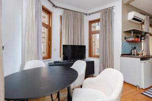 Private Building Featuring Two Separate Apartments