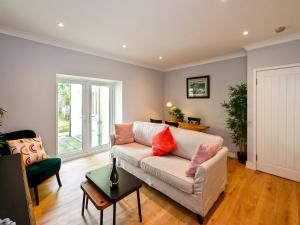 Stylish 1-Bed Flat w Garden in Leafy Pontcanna Pass the Keys