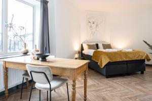 Spacious City Loft with Balcony & High-Speed Wi-Fi