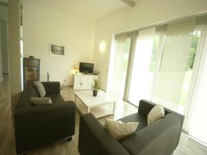 Family Escape with Garden