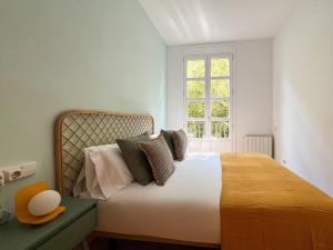 Stay U-nique Apartments Urgell