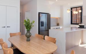 Maroochydore Penthouse - Stunning Views- 2Carparks