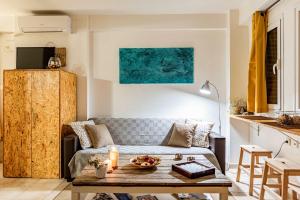 Downtown Central Suite with Private Parking