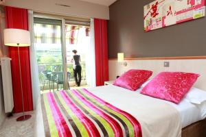 Hotels The Originals Boutique, Hotel Les Strelitzias : photos des chambres