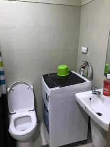 1 bedroom condo unit near MOA