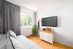 Dzielna Comfort Apartment by BookingHost